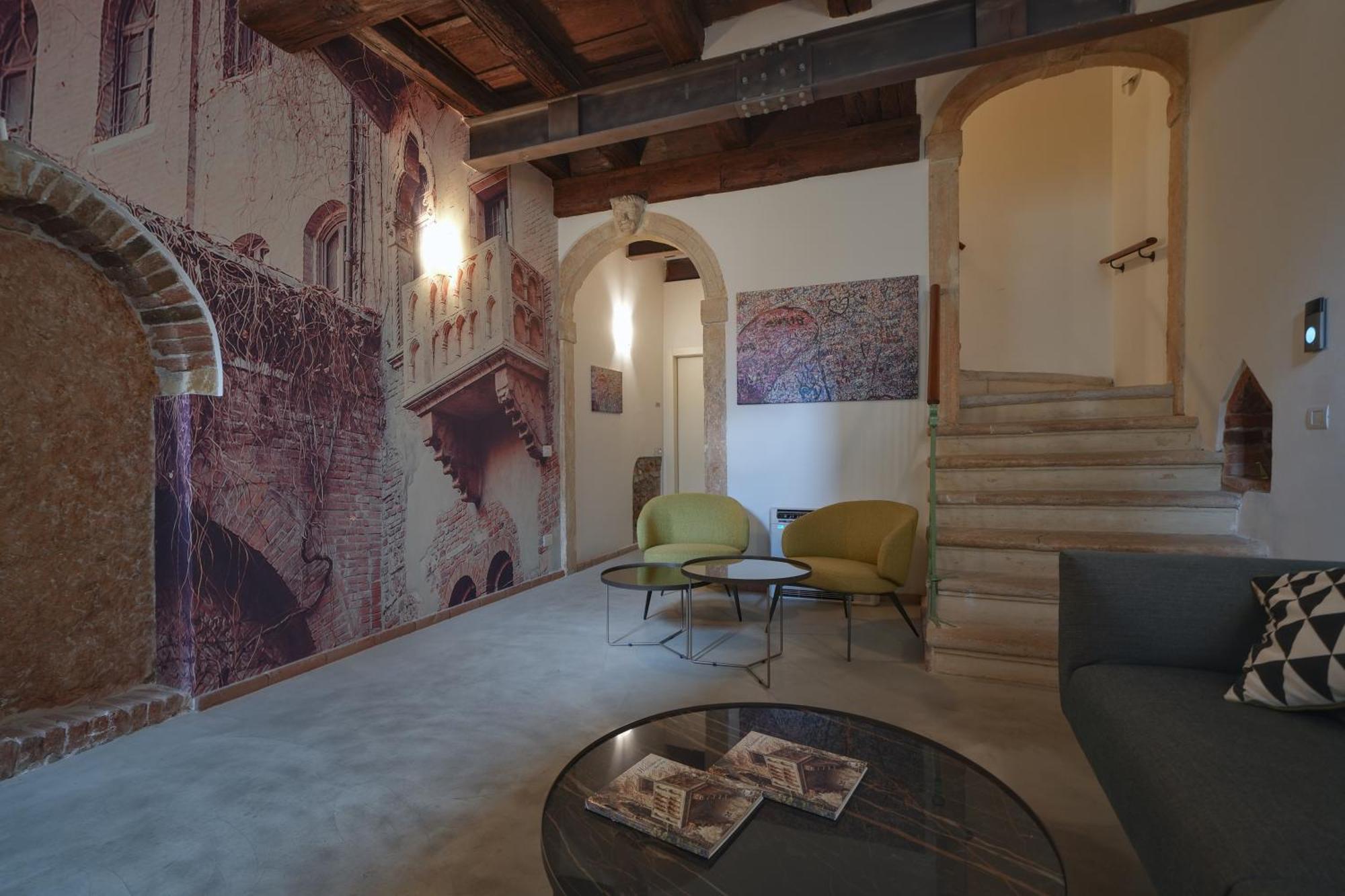 Palazzo Di Giulietta - Juliet'S Palace Верона Екстериор снимка