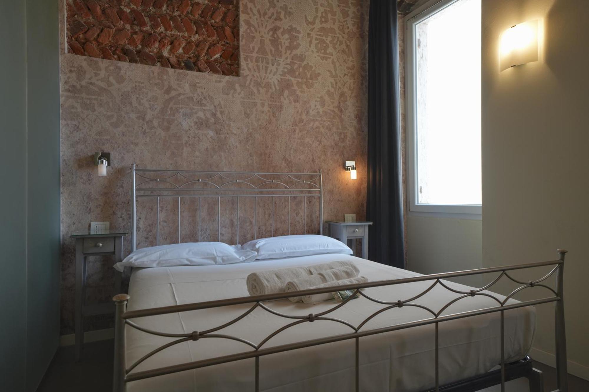 Palazzo Di Giulietta - Juliet'S Palace Верона Екстериор снимка