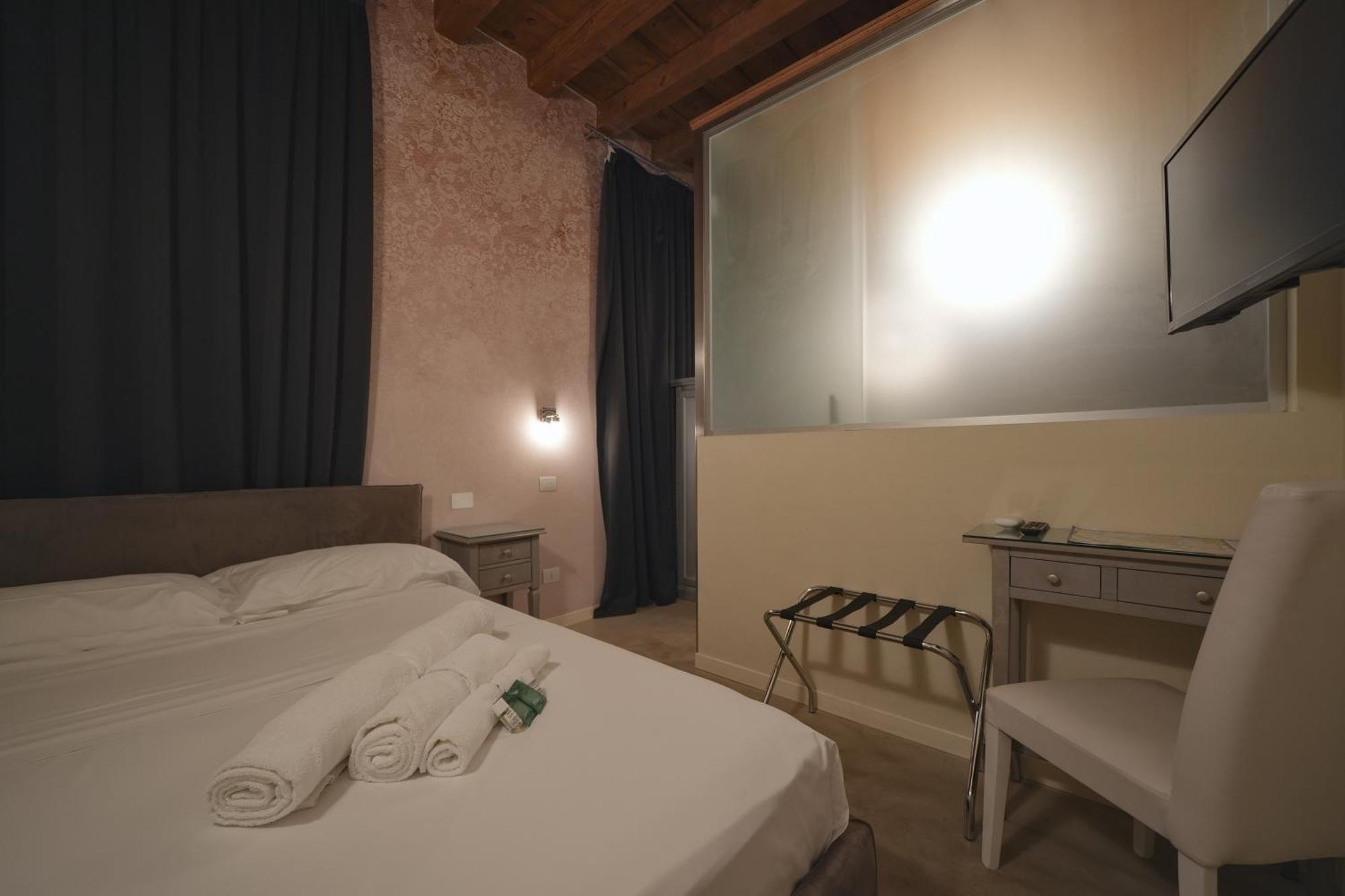 Palazzo Di Giulietta - Juliet'S Palace Верона Екстериор снимка