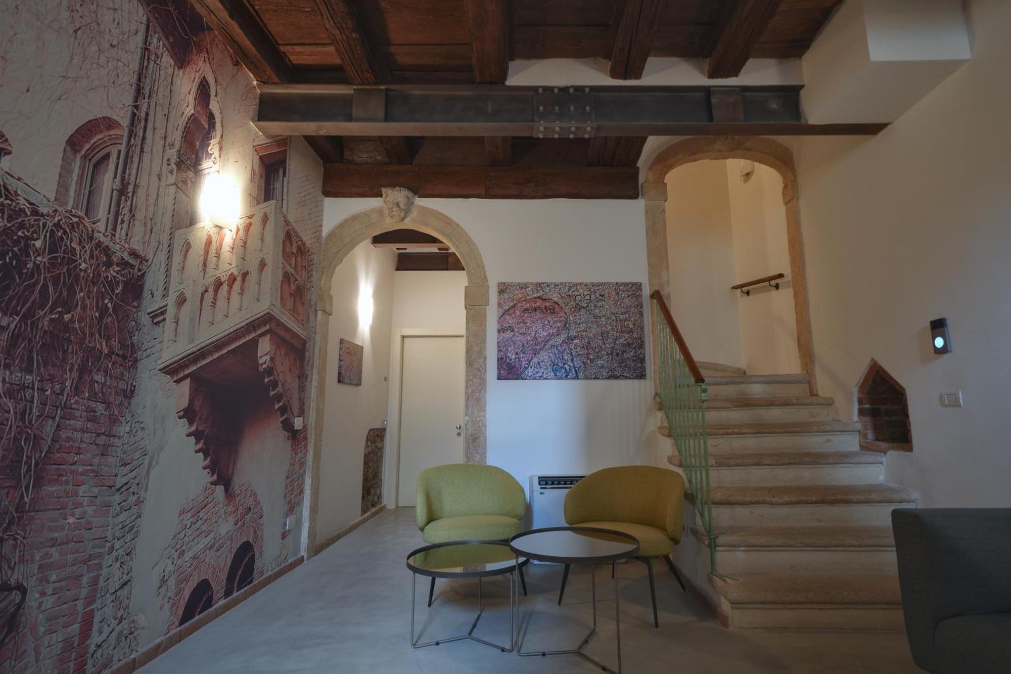 Palazzo Di Giulietta - Juliet'S Palace Верона Екстериор снимка