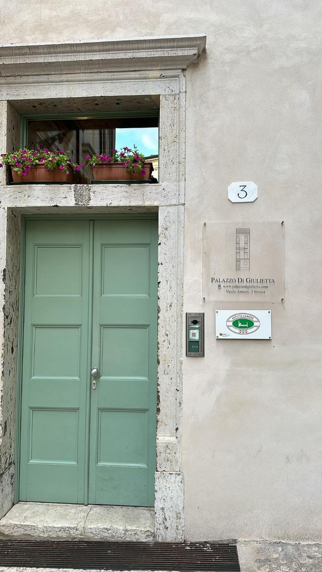 Palazzo Di Giulietta - Juliet'S Palace Верона Екстериор снимка
